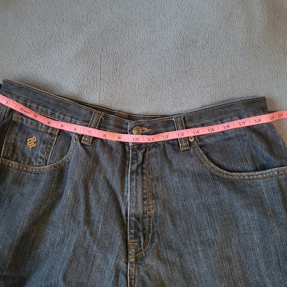 grey dark wash y2k rocawear shorts - Picture 3 of 5